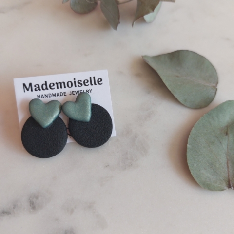 Σκουλαρίκια Heart on Circle