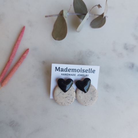 Σκουλαρίκια Heart on Circle